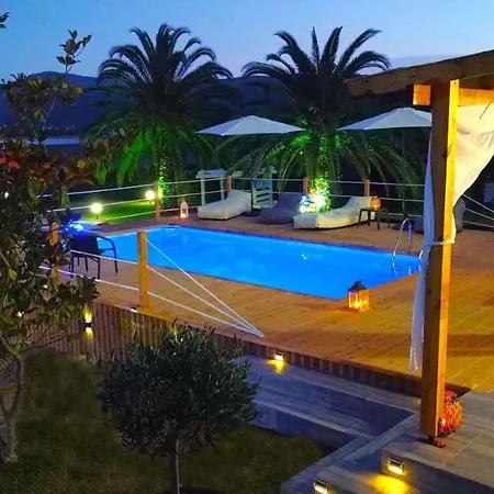 Laguna Villa *