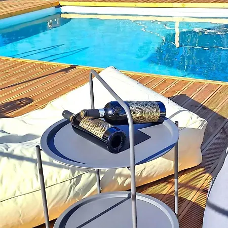 Laguna Villa *
