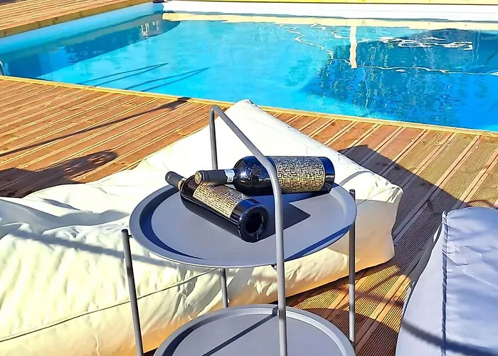 Laguna Villa *
